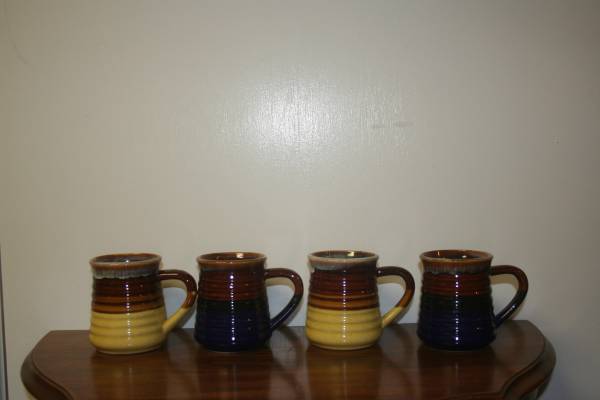 2 Blue and 2 Yellow Glazed Mugs 1