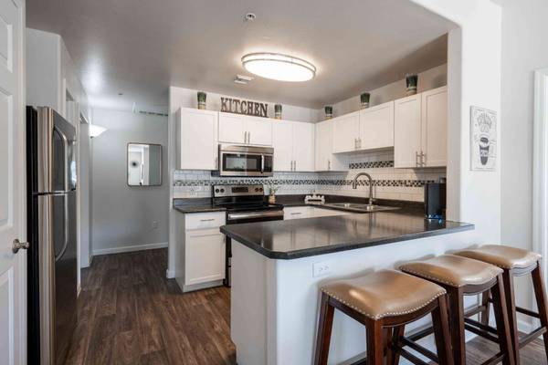 $2,005 / 3hab - 1074ft2 - ¡No te lo pierdas! Increíble oferta para mudarte a este departamento de 3 habitaciones y 2 baños! (Chandler)63623945120641121