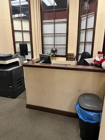 $300 / 100ft2 - Escritorio en área de recepción en alquiler, de mes a mes, todos los servicios incluidos (winnetka)63829303193859120