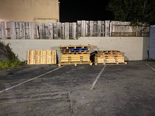 Free wood pallets 1
