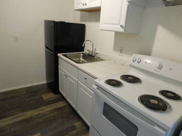 $925 Short Term Lease Available - Furnished Studio (New Haven)64010165139715123