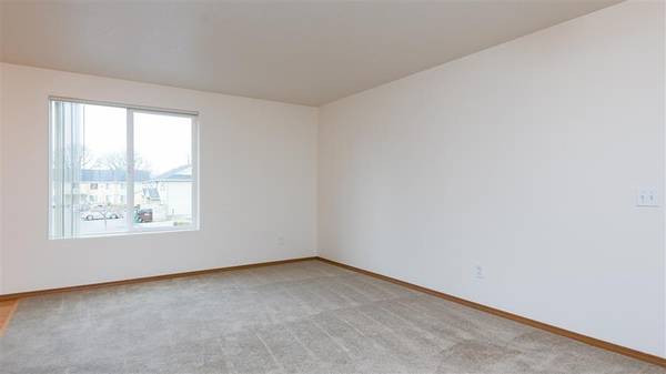 $1,625 / 2br - 750ft2 - Wow! You'll love this amazing 2 bed 1 bath home in Cornelius (Cornelius - Near Jackson Bottom Wetlands Preserve)63841708068737121