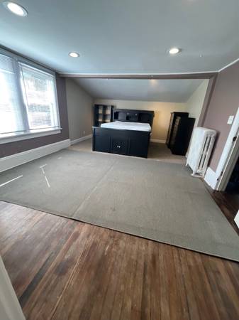 Large bedroom Privated bath walk in closet 1