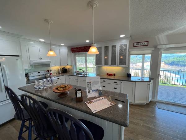 $359 / 4br - Vistas Infinitas al Lago, Nada Mejor, Retiro #18 (Lakehead, Ca)64148858061313123