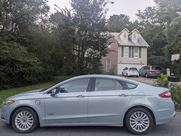 FORD FUSION ENERGI PLUG-IN HÍBRIDO - CUERO - CÁMARA DE REVERSA - 100 MPGe - $6,990 (Powder Springs)63622070769921121