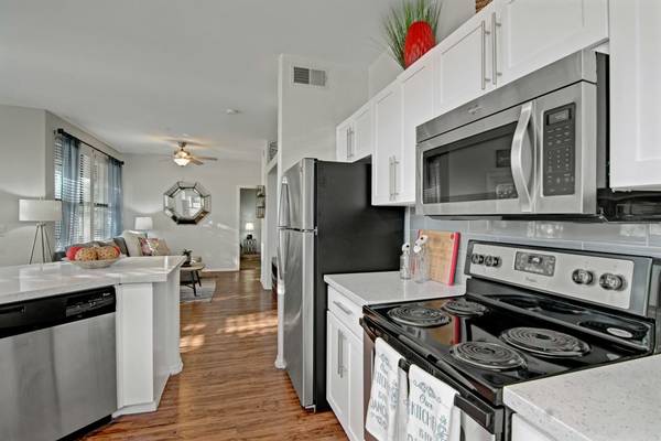 $1,444 / 1br - 833ft2 - One Month FREE & More, Co-working lounge (South Phoenix, Easy access to I-10, Loop 101, and Loop 202)63966954310531123