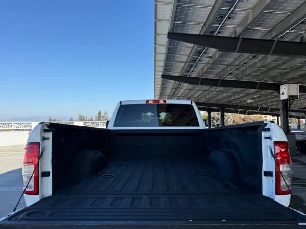 2024 RAM Big Horn 4dr - Photo 9