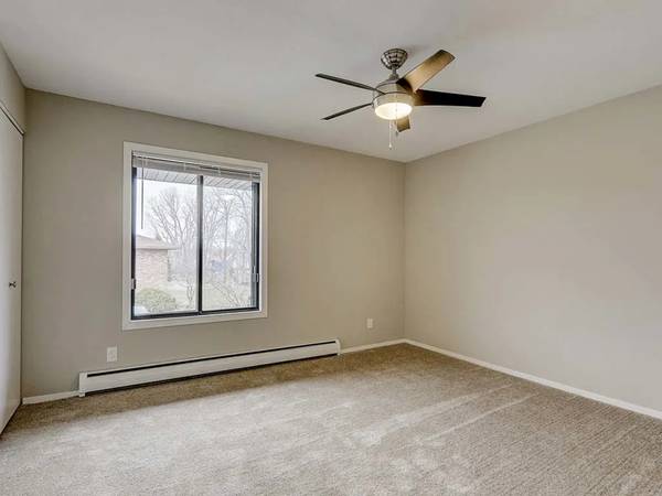 $1,122 / 2br - 850ft2 - Springdale Apartments - 2 Bedroom (Appleton)63838112378369122