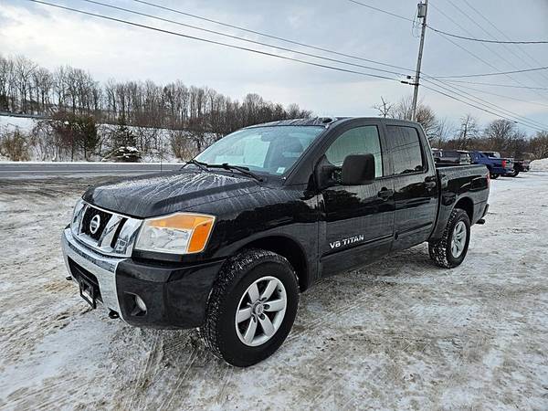 2012 Nissan Titan 4WD Crew Cab SWB SV 1
