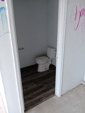 $325 / 360ft2 - Workshop/Warehouse/Office flex space with bay door - 1 MONTH FREE! (S Peoria Ave., Tulsa, OK 74136)63981980763138124