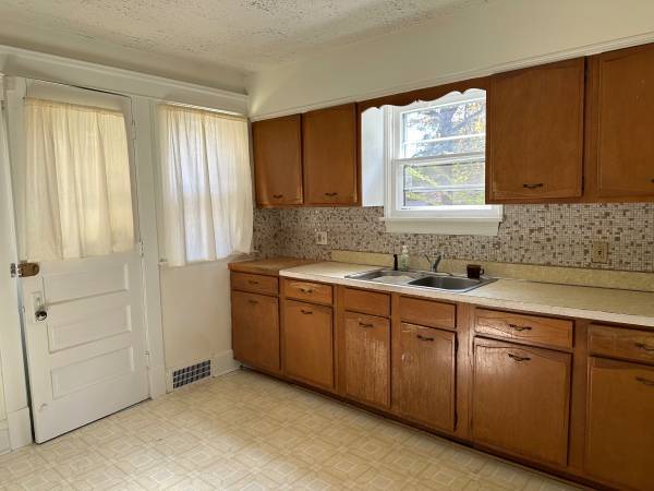 $1,250 / 2br - 1200ft2 - Duplex (Cleveland)63860363724417123