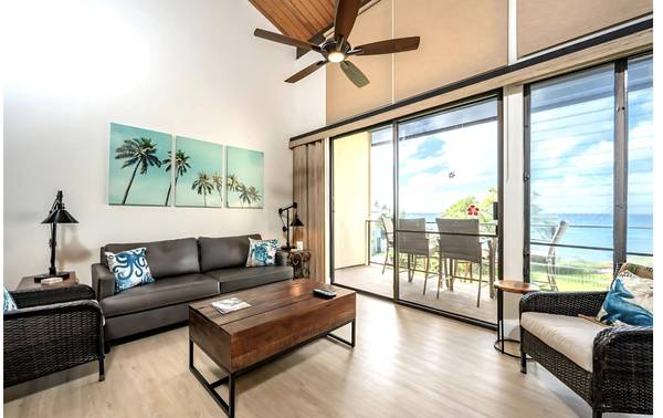 Beautiful oceanfront Maui condo for 4 in midwinter break - save $1K+! 1