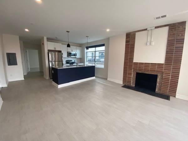 SPACIOUS 1bed/1bath Off St Parking, A/C, In Unit W/D 1