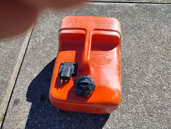 3.5-gal OutBoard Tank - $20 (Bellingham)63435862113667121