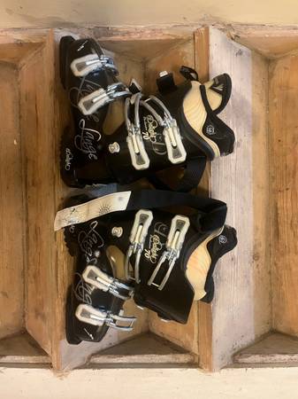Lange Exclusive Delight 70 24.5 mm Ski Boots 1