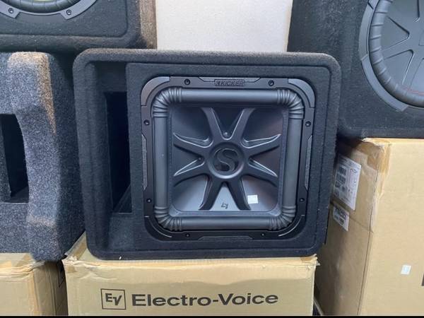 Kicker Solo-Baric L7S 12” 2-Ohm Loaded Subwoofer Enclosure- Black 1