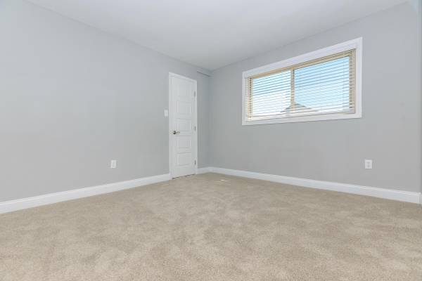 $2,060 / 425ft2 - Walk-in Closets, On-call Maintenance, Breakfast Bar (4820 Kenmore Avenue, Alexandria, VA)63896394119427124
