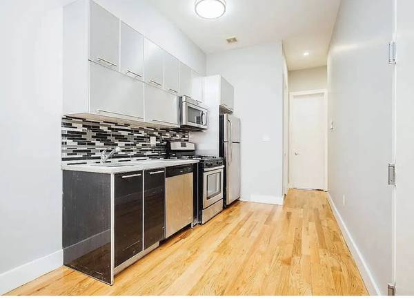 $1,300 / 3br - FEMALE ROOMMATE WANTED!! (Bushwick)63816625563907122