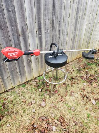Milwaukee M18 fuel cordless weed wacker (tool only) 1