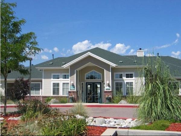 $1,635 / 3br - 1108ft2 - Sensational Views, Playground Area, Outdoor Swimming Pool (Colorado Springs)63658145803777122