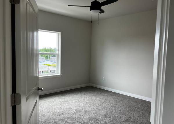 $1,695 / 2br - Salem 2B Excelentes Servicios - Se Permiten Mascotas, Luces LED Eficientes y Más (Salem - Center Street)63660478691203124