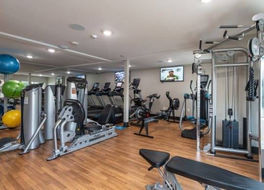 $2,515 / 1br - 810ft2 - Wheelchair Access, Fitness Center, Patio/Balcony (3767 Clarington Ave, Los Angeles, CA)63818728201345122
