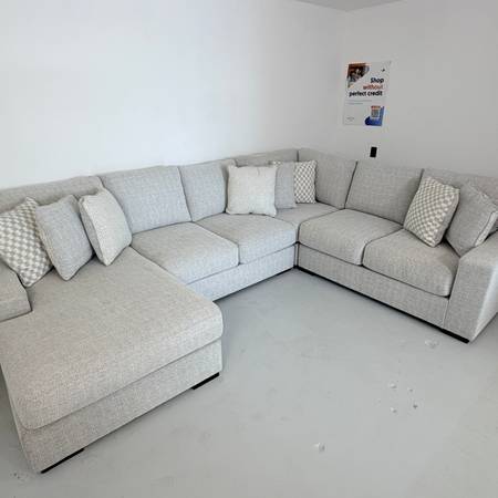 Gray U Shape Sectional With Performance Fabric 1