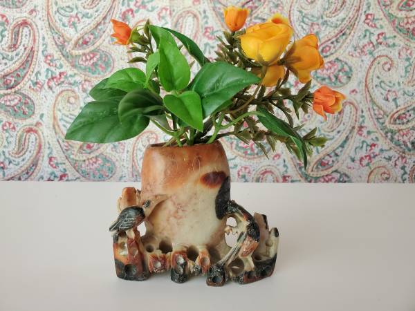 HAND CARVED SOAPSTONE VASE 1