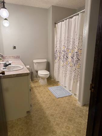 $775 / 3br - 200ft2 - Habitación Espaciosa y Soleada; servicios incluidos (East Wenatchee)63743484498179123