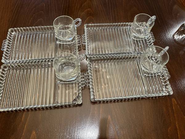 Vintage MCM set of four divided plates and 4 cups, art deco style 1