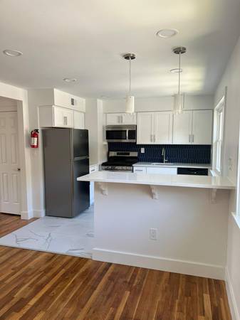 $2295.00 / 2br - 700ft2 - LUXURIOUS RENOVATED 1 BEDROOM + HOME OFFICE (SECOND SMALLER BEDROOM)63676239627905120