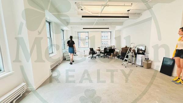$6,053 / 1053ft2 - Corner Office Space on 57th St. Doorman Buidling Bright and Sunny ❣️ (Midtown East)63816602584195120