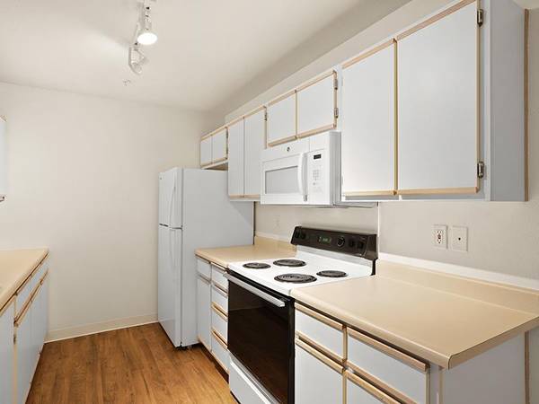 $1,750 / 2br - 926ft2 - Lovely  waiting for you to call home! Tour TODAY!63777362652291122
