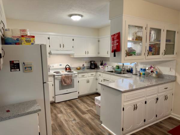 $319,900 / 2br - Charming One-Level Home on Nearly an Acre – Move-In Ready! (Dickson)63988353292290121