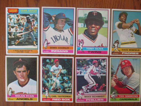 Baseball Cards:  1976 Topps Complete Set Near Mint to Mint 1