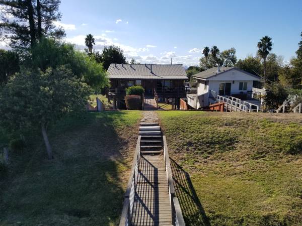 $2,700 / 1br - 1004ft2 - Cabaña frente al agua con muelle y vistas impresionantes - A 20 min de Bart (brentwood / oakley)63868039091073124