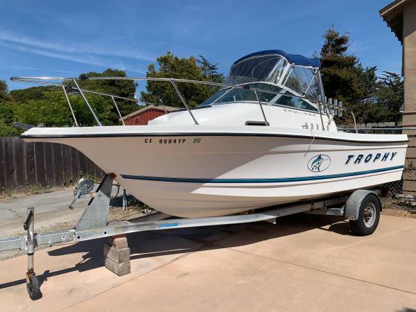 22' Trophy Cutty Cabin 1