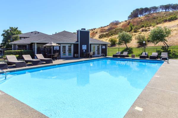$2,359 / 2br - 875ft2 - Comunidad de Acceso Controlado, Sauna Seco, 2/hab 1/ba (fairfield / vacaville)64030486088067122