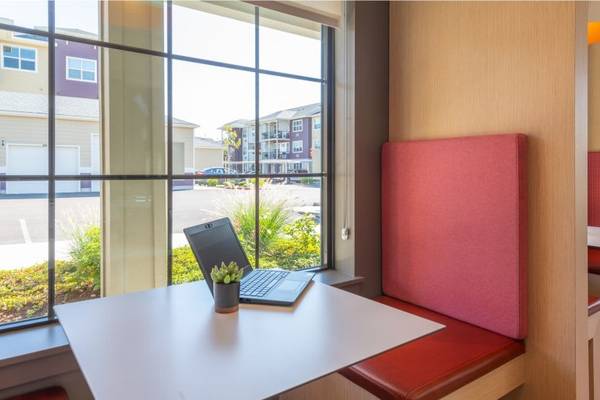 $2,050 / 2br - 923ft2 - Coffee Bar, Concierge, Co-Working Space (13285 Southwest Hawks Beard Street, Tigard, OR)63867270050819122