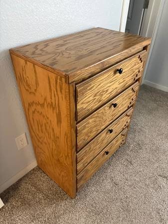 Dresser 1