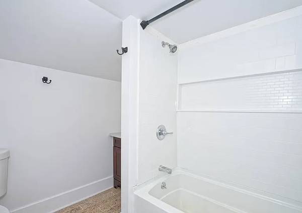 $919 / 1br - Elegant 1BR Apartment with Updated Kitchen (daly city)63890429178627122