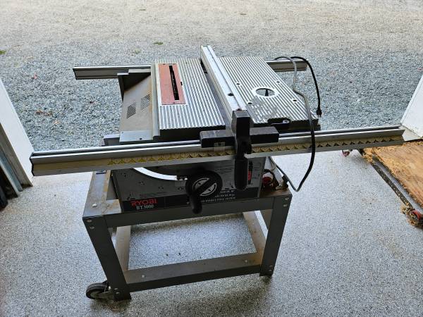 Table saw on rolling stand 1