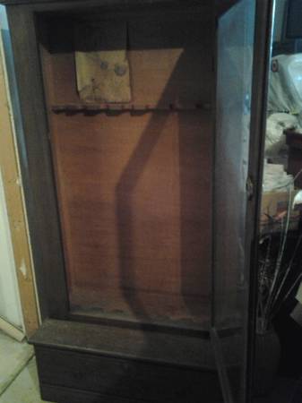 *8 PLACE GUN CABINET 1