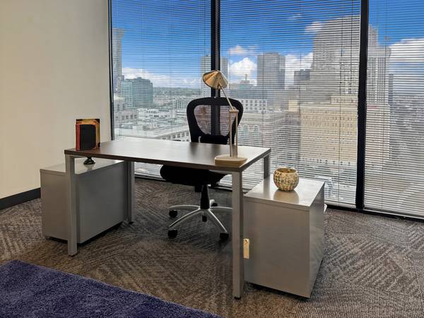 $624 🌟 Sleek Downtown Office with a View – Elevate Your Workday! (Central Business District)64151633604993120