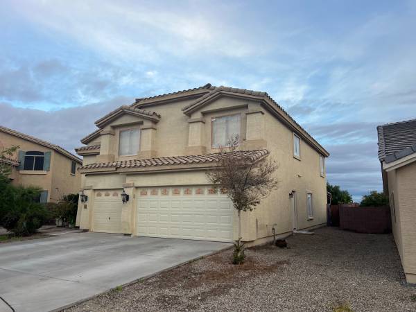 Profesional house painter  interior/exterior and cabinets refinish 1