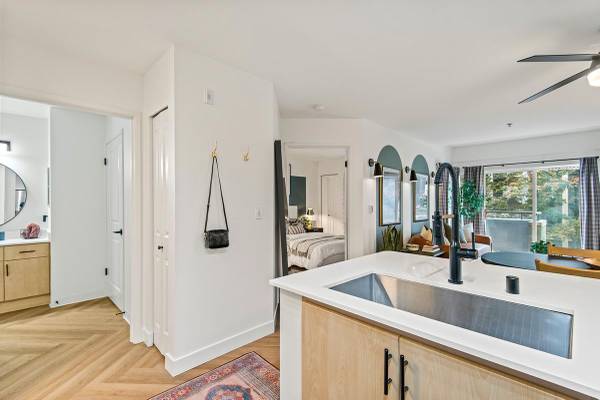 $1,891 / 488ft2 - Oficial de cortesía, sin humo, chimenea de gas, pisos de madera dura (Lower Queen Anne)63786707929473120