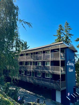 Discover Your Ideal 2 BR-Pacific Northwest Charm, Prime Location 1