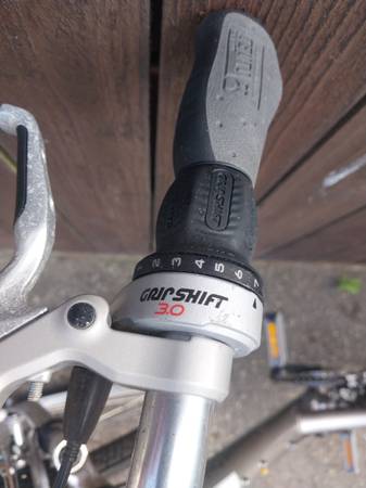 BICICLETA DE MONTAÑA DE MARCO PEQUEÑO - $75 (KENMORE)63470797943171124