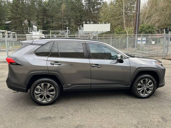 2022 Toyota Rav4 Hybrid XLE Premium 4WD --1owner, Clean title, Loaded- - $29,950 (kirkland)63614007741057123