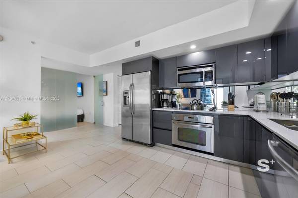 $4,000 / 2br - 1086ft2 - Stylish 2bd Apartment in the Heart of Brickell, Miami (Brickell)64002014254594123